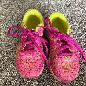 Girls new balance tennis shoes